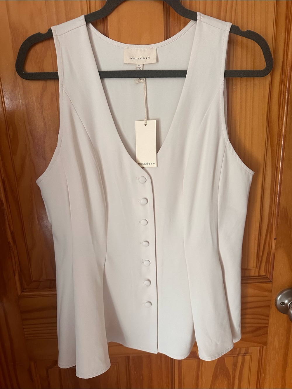 NWT MELLODAY Cream/ivory Sleeveless V-Neck Button-Front Blouse